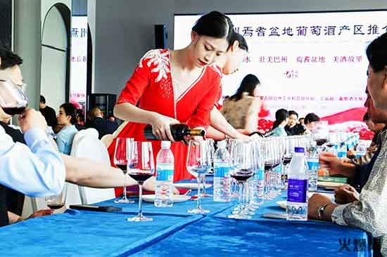 新疆焉耆盆地葡萄酒產(chǎn)業(yè)推介會(huì)在成都成功召開 新疆焉耆盆地葡萄酒產(chǎn)業(yè)推介會(huì)在成都成功召開