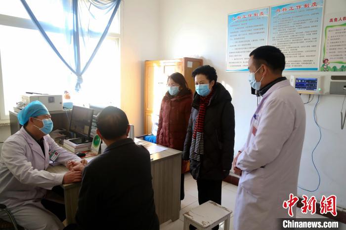 全國政協(xié)委員戴秀英：村醫(yī)越來越少，出路在哪？