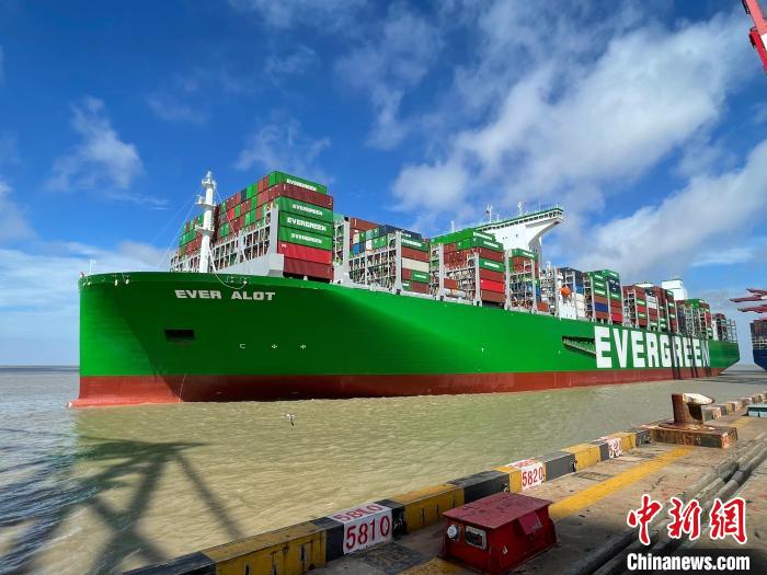 單船運(yùn)能“天花板”不斷打破上?？诎丁按蟠?jīng)濟(jì)”方興未艾