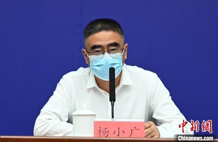 成都市政府副秘書長、市衛(wèi)健委主任楊小廣?！“苍?攝