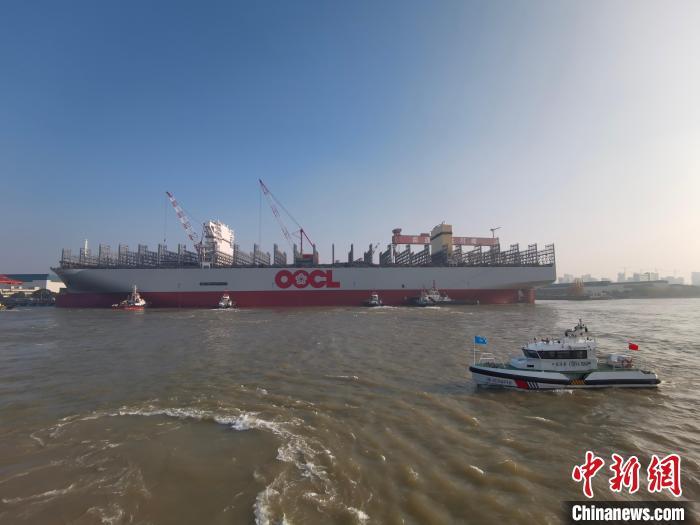 海巡艇在現(xiàn)場引導水上交通?！∧贤êＪ戮止﹫D