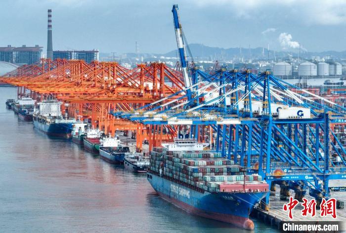 圖為北部灣港欽州自動化集裝箱碼頭?！“綆洸?攝