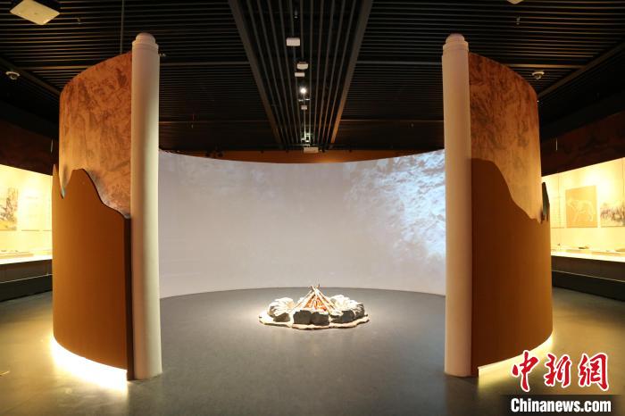 周口店遺址是迄今為止世界上同時(shí)期古人類遺址中，材料最豐富、最全面和最具代表性的一處遺址?！√胁┪镳^供圖