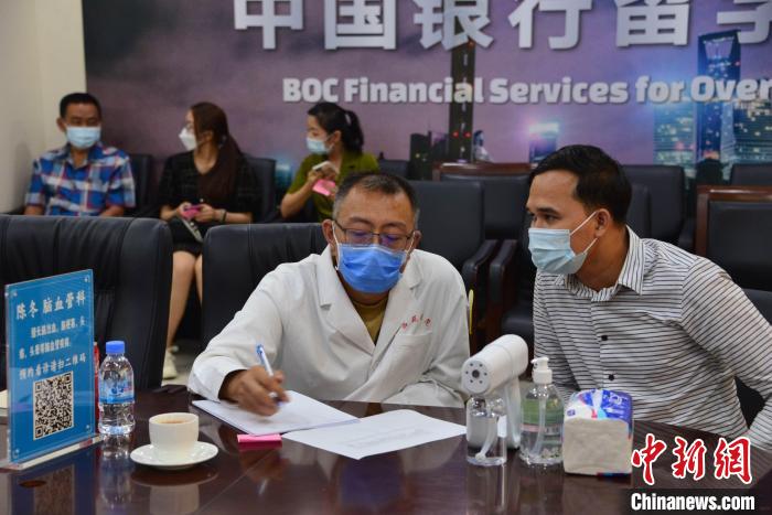 活動現(xiàn)場?！∮嘞娆B 攝