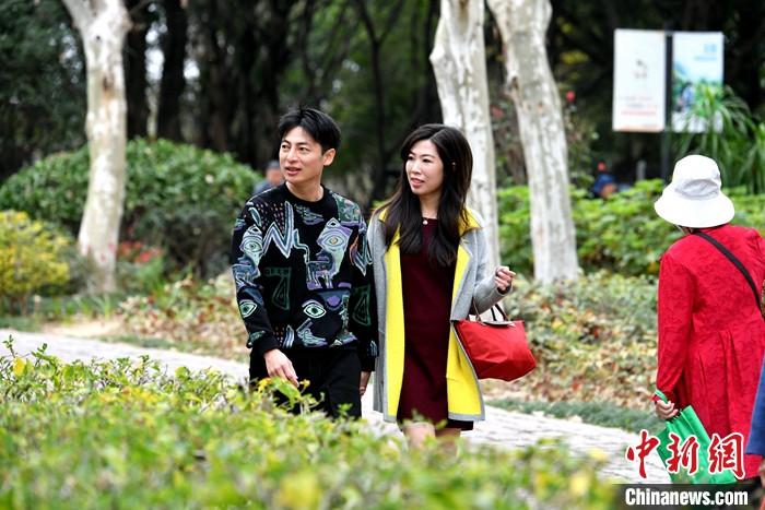 圖為3月15日，張家豪(左)與林佳臻在福建福州金山公園游玩。 <a target='_blank' href='/'><p  align=