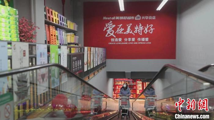 美特好從一家不足百平方米小店，一路發(fā)展成華北零售業(yè)領(lǐng)軍企業(yè)、中國(guó)百?gòu)?qiáng)商業(yè)連鎖集團(tuán)、中國(guó)零售500強(qiáng)?！∠蛏?攝