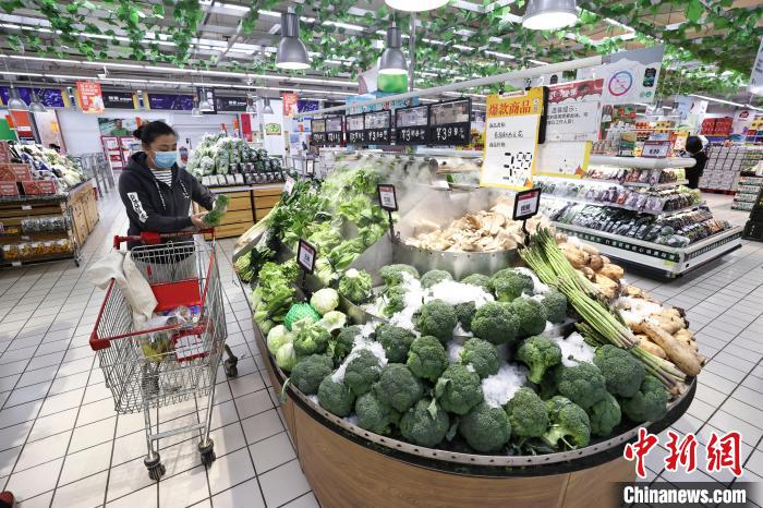 30年間，購(gòu)物方式從“手推車”到“一鍵購(gòu)”，美特好見(jiàn)證著山西超市經(jīng)濟(jì)的變遷?！?jiān)?攝