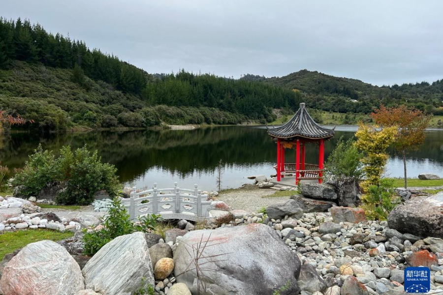 這是4月29日拍攝的新西蘭羅斯華人淘金紀念公園一角。新華社發(fā)（沃爾特 攝）