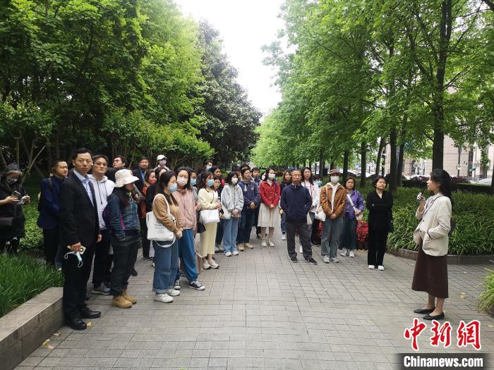 活動(dòng)現(xiàn)場(chǎng)?！》队畋?攝