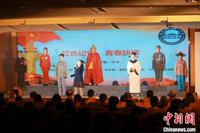 2023年閩南詩歌節(jié)開幕式暨詩歌朗誦會現(xiàn)場。　閩南師范大學供圖