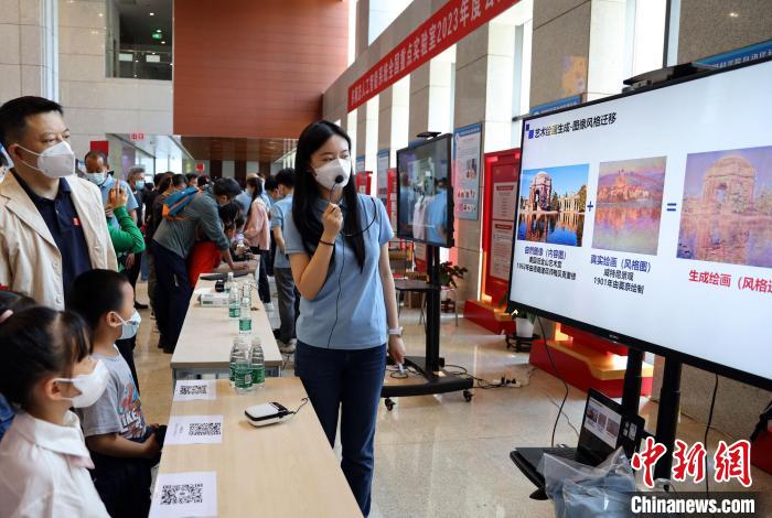 中科院自動化所“自動化之光”公眾科學(xué)日活動現(xiàn)場?！≈锌圃鹤詣踊?供圖