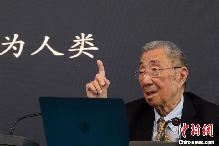 高能論壇上，丁肇中先生與現(xiàn)場聽眾交流?！?lt;a target='_blank' href='/'><p  align=