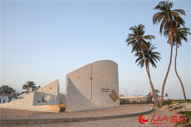 圖為位于阿曼塞拉萊市的鄭和紀(jì)念碑。人民網(wǎng)記者 任皓宇攝