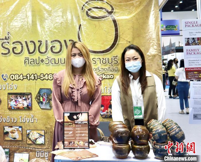 泰國(guó)舉辦規(guī)模最大旅游B2B銷(xiāo)售活動(dòng)對(duì)接全球旅游業(yè)，圖為交易會(huì)上的陶瓷工藝品展位。 王賢思 攝