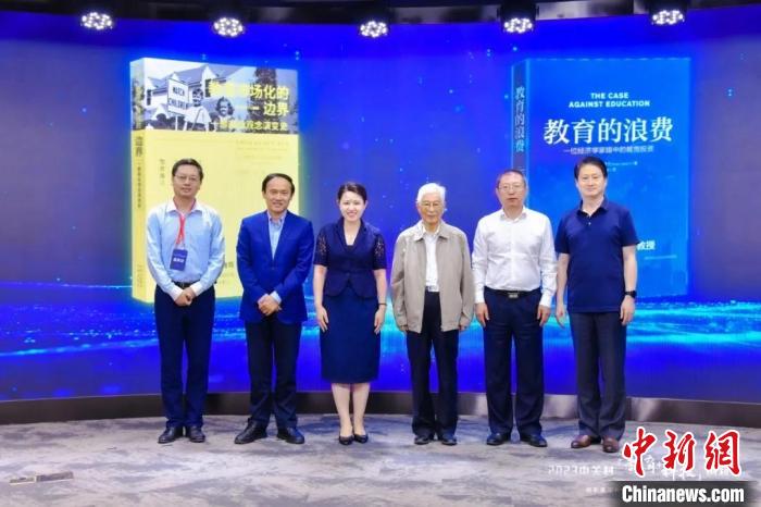 數(shù)智時代教育面臨怎樣的新機遇？專家：積極挖潛創(chuàng)新、謹(jǐn)慎應(yīng)對挑戰(zhàn)