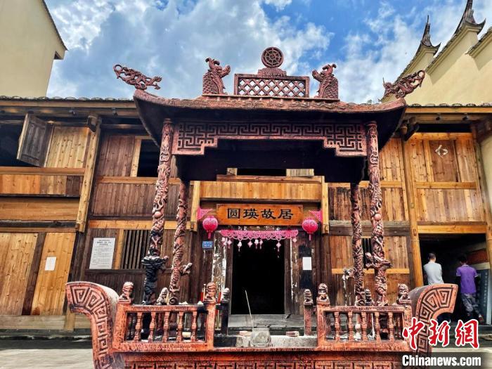 臺(tái)灣上趣開新團(tuán)隊(duì)入駐古田縣平湖鎮(zhèn)端上村，以“圓瑛法師故里”為主題打造愛國禪意村?！吻汕?攝