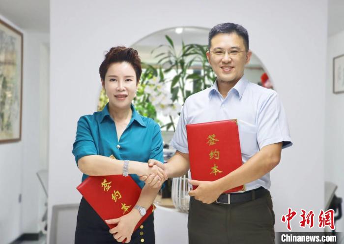 簽署“融情·同心”寧臺(tái)建筑師驛站共建協(xié)議。　吳允杰 攝