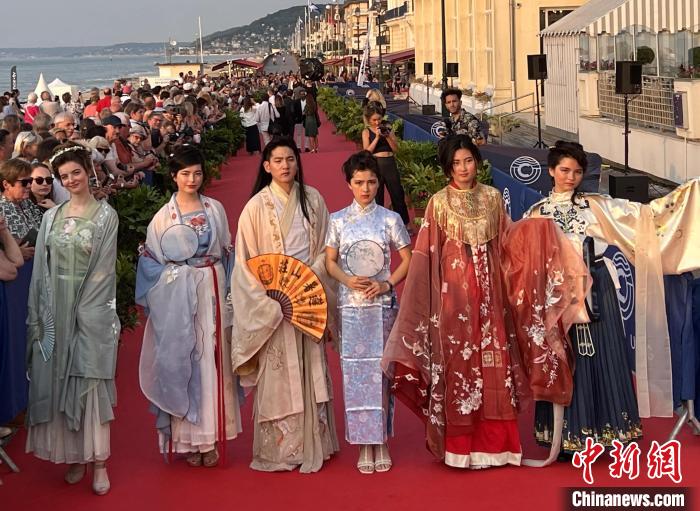 當(dāng)?shù)貢r(shí)間6月16日，2023年卡布爾電影節(jié)中國日活動(dòng)舉行?！≈鬓k方供圖