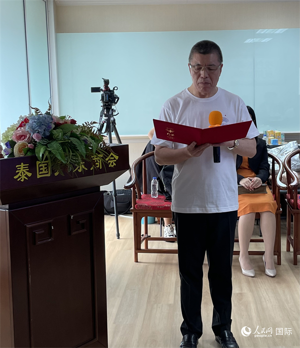 泰國浙江商會會長祁曉云受泰國華僑華人和駐泰各級商會機(jī)構(gòu)委托發(fā)出倡議，華僑華人群體將積極助力亞運(yùn)會舉行。人民網(wǎng)記者 劉慧攝