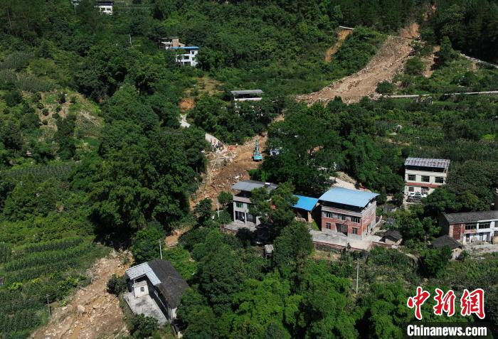 圖為航拍重慶萬州救援現(xiàn)場?！￡惓?攝