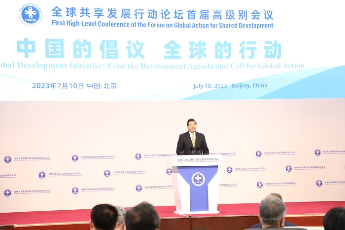 中國(guó)國(guó)家國(guó)際發(fā)展合作署署長(zhǎng)羅照輝出席全球共享發(fā)展行動(dòng)論壇首屆高級(jí)別會(huì)議開(kāi)幕式并發(fā)表歡迎致辭。中國(guó)國(guó)家國(guó)際發(fā)展合作署供圖