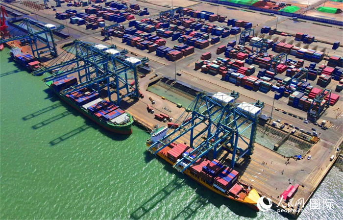 黃驊港綜合港區(qū)航拍圖。人民網(wǎng) 周博攝