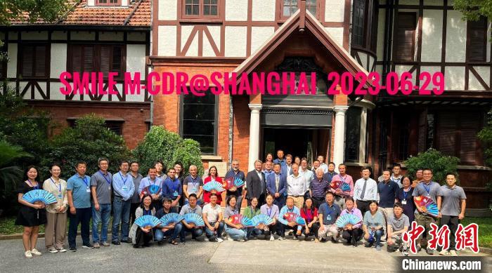 “微笑”衛(wèi)星(SMILE)任務(wù)中歐聯(lián)合轉(zhuǎn)正樣設(shè)計(jì)評(píng)審會(huì)合影?！≈锌圃簢?guó)家空間科學(xué)中心 供圖