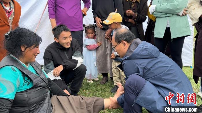 醫(yī)療團(tuán)隊奔赴西藏，義診活動“點亮”偏遠(yuǎn)地區(qū)希望之光