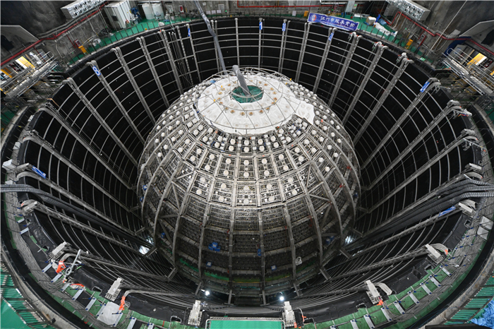 江門(mén)中微子實(shí)驗(yàn)室探測(cè)器和水池構(gòu)造。中國(guó)科學(xué)院高能物理研究所供圖