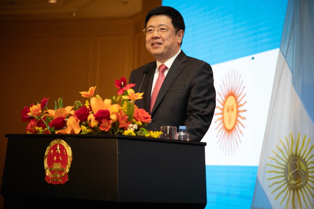中國(guó)駐阿根廷大使鄒肖力致辭。中國(guó)駐阿根廷大使館供圖