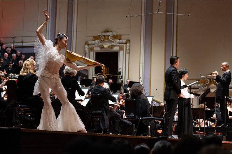 圖8月5日，2023愛丁堡國際藝術節(jié)開幕式音樂會《慈悲頌》的演出現(xiàn)場。藝術節(jié)組委會供圖