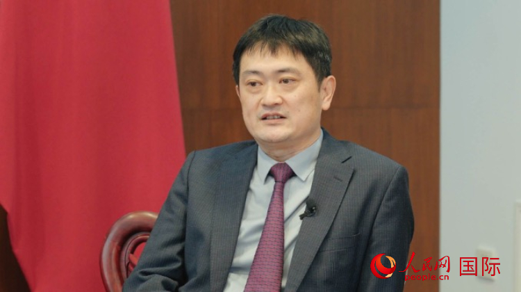 中國(guó)駐阿根廷使館代辦孫怡接受人民網(wǎng)專訪。人民網(wǎng)記者 張若涵攝