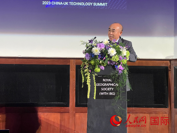 中國駐英國使館科技公參丁明勤發(fā)表致辭。人民網(wǎng)記者 周卓斌攝