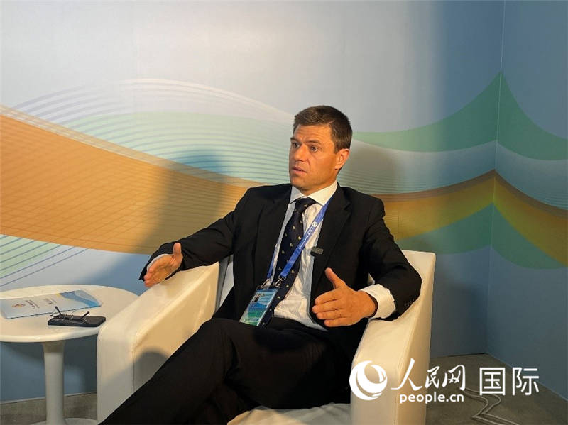 葡中工商會(huì)秘書(shū)長(zhǎng)伯納德?門(mén)迪亞接受采訪(fǎng)。 人民網(wǎng)記者 張榮攝