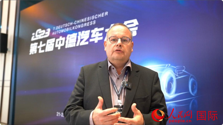 薩爾州經(jīng)濟(jì)發(fā)展局局長斯特凡·施魏策爾接受人民網(wǎng)采訪。人民網(wǎng) 劉動攝