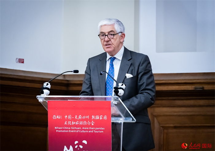 英中商業(yè)發(fā)展中心主席約翰·麥克萊恩致辭。人民網(wǎng) 郭錦標(biāo)攝