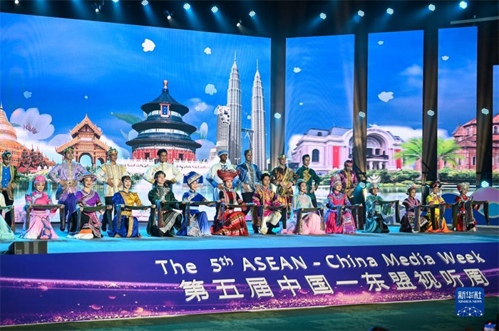 10月21日，在馬來西亞行政首都普特拉賈亞，演員在第五屆中國—東盟視聽周開幕活動上表演。新華社記者 程一恒 攝