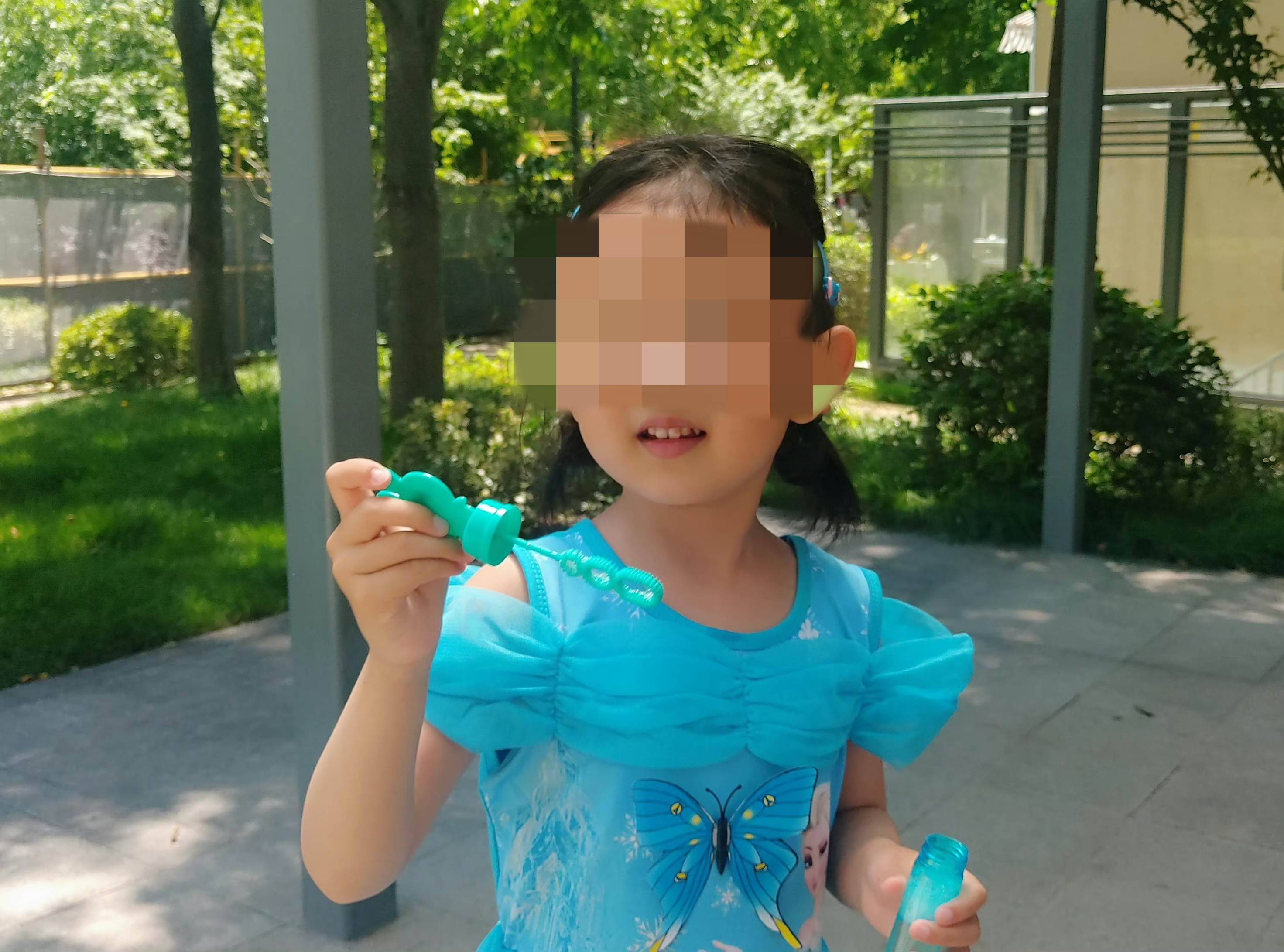 海灘失蹤女童。圖源：女童家人社交賬號(hào)