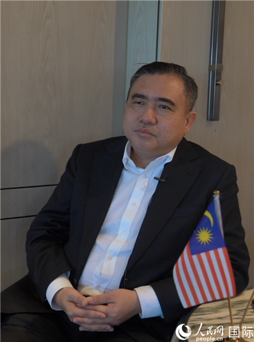 馬來(lái)西亞交通部部長(zhǎng)陸兆福在接受人民網(wǎng)專訪。人民網(wǎng) 張文捷攝