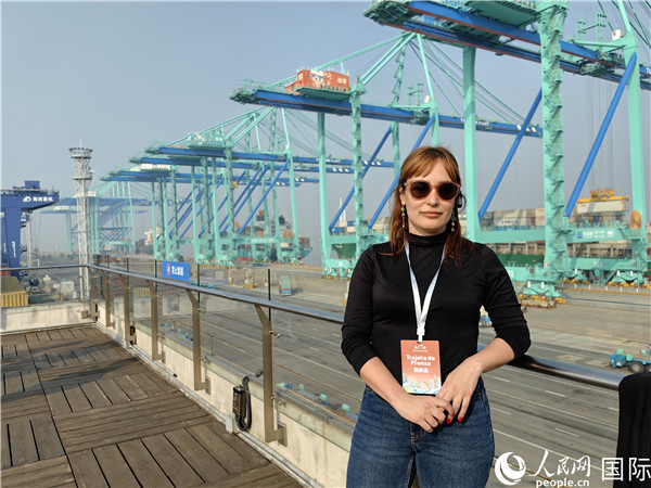 阿根廷公共電視臺記者萊蒂西亞接受采訪。人民網記者 符園園攝