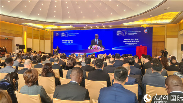 塞內(nèi)加爾駐華大使致辭。人民網(wǎng)記者 萬宇攝
