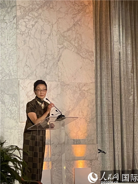 方李邦琴在頒獎臺上。人民網(wǎng)記者 鄧圩攝