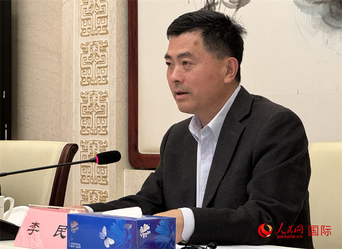 10月31日，歐美同學(xué)會(huì)秘書長(zhǎng)李民在第五屆中法文化論壇媒體吹風(fēng)會(huì)上講話。（人民網(wǎng) 謝瑩攝）