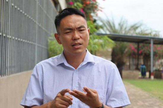   2023年10月24日，在加納特馬市，胡振興接受新華社采訪。（新華社發(fā)/賽特?cái)z）