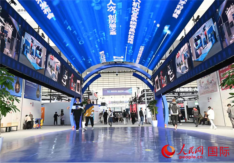 11月7日上午，2023年世界互聯(lián)網(wǎng)大會“互聯(lián)網(wǎng)之光”博覽會在浙江烏鎮(zhèn)開幕。人民網(wǎng)記者 葉賓得攝