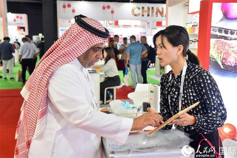 參展商交流。人民網(wǎng)塔里克·易卜拉欣攝
