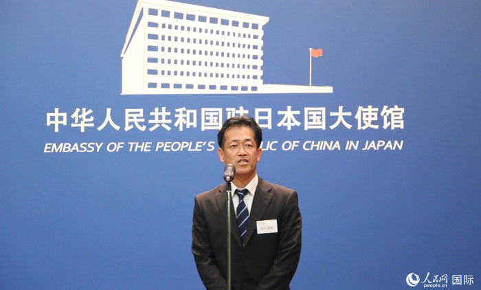 導(dǎo)師代表、東京大學(xué)教授內(nèi)山真伸發(fā)表致辭。人民網(wǎng) 許可攝