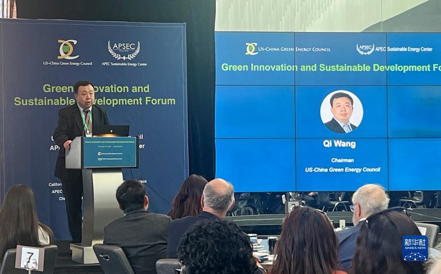 11月13日，美中綠色能源促進會會長王麒在舊金山舉行的“綠色創(chuàng)新與可持續(xù)發(fā)展論壇”上發(fā)言。新華社記者 譚晶晶 攝