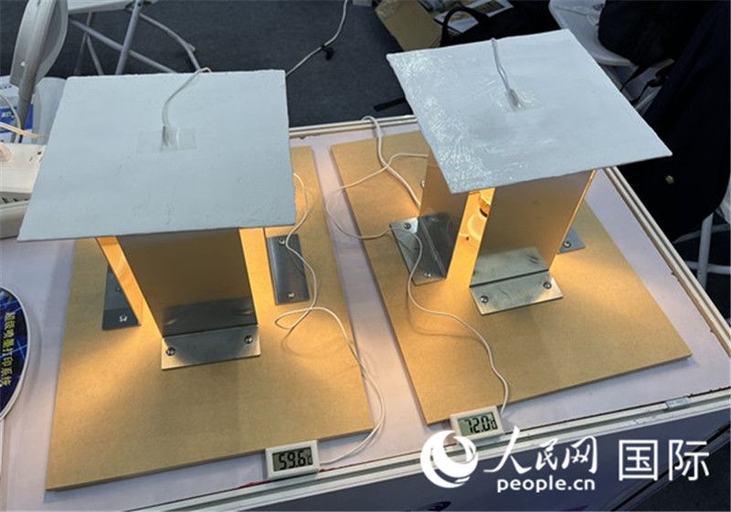 氣凝膠隔熱材料應(yīng)用效果展示。（人民網(wǎng)記者 陳思攝）