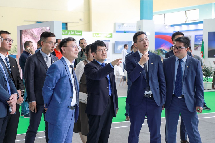 中國駐阿爾及利亞大使李?。ㄓ胰┮暡熘袊ㄖ刮? 中國建筑供圖